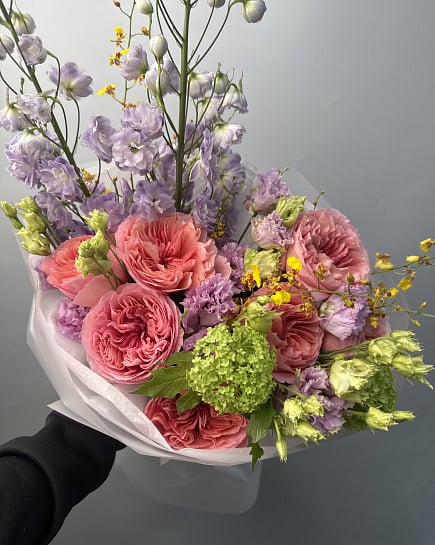 Пионовидные розы в лавандовых тонах с доставкой по Астане