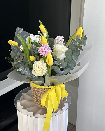 Солнечный букет с тюльпанами и гиацинтами с доставкой по Астане