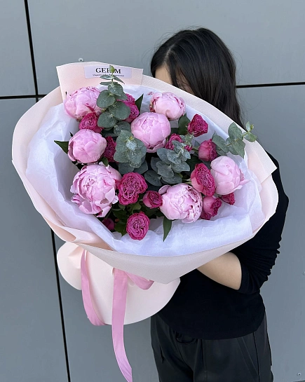 Пионы с кустовыми розами  с доставкой по Астане