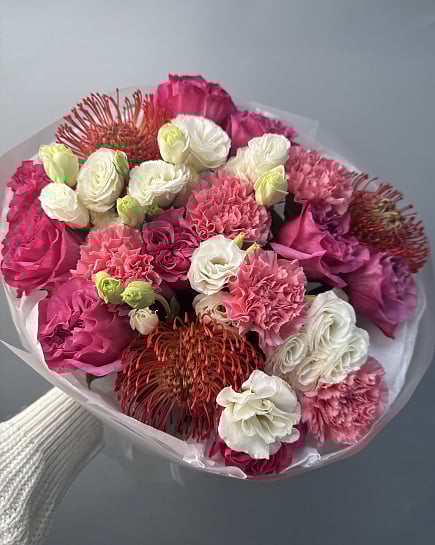 Яркий микс с леукадендроном и эустомой с доставкой по Астане