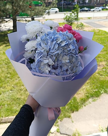 Небесная гортензия с акцентом роз с доставкой по Алматы