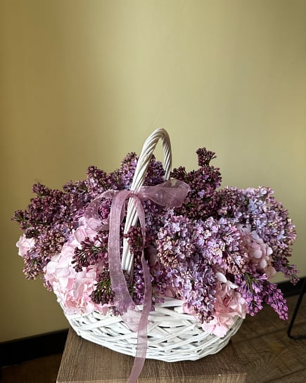 Сиреневое очарование в корзине с доставкой по Астане