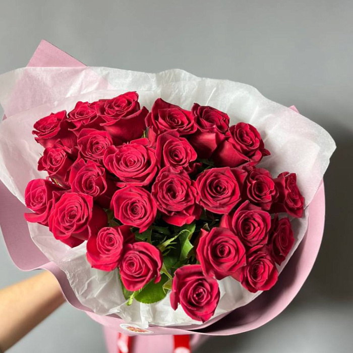 Букет из 25 голландских красных роз 