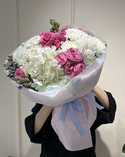Нежный букет из пионовидных роз и гортензий с доставкой по Астане