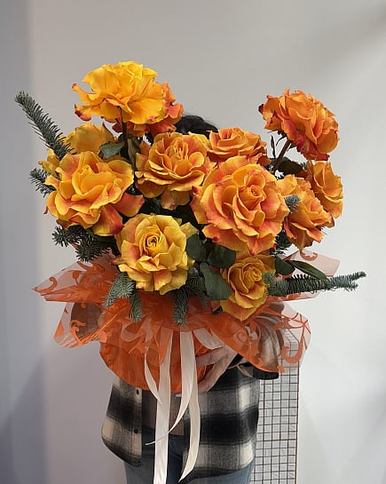 Яркий букет из пионовидных роз с нобилисом с доставкой по Астане