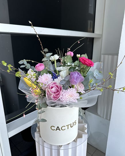 Весенняя палитра в шляпной коробке с доставкой по Астане