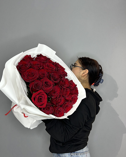 25 roses with decoration with delivery to Astana