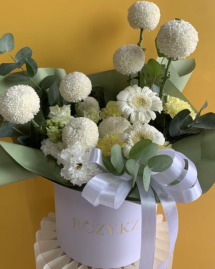 Белоснежная элегантность в шляпной коробке with delivery to Astana