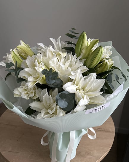 Белоснежные лилии с эвкалиптом с доставкой по Астане