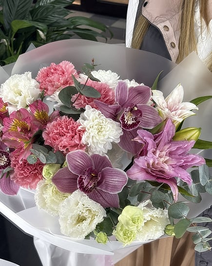 Орхидеи и эустома в розовых тонах с доставкой по Астане