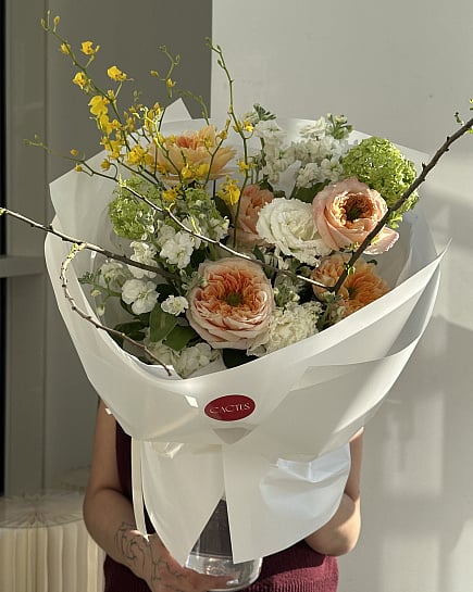 Персиковый сад с пионовидными розами с доставкой по Астане