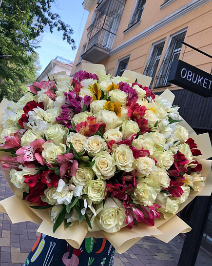 Цветочный букет 39 (51 роза и 20 альстрамерий) с доставкой по Алматы