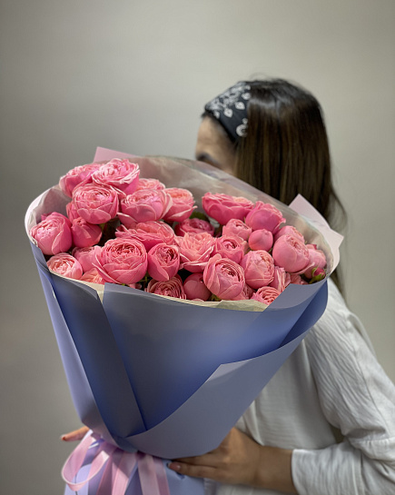 Моно букет из кустовых пионовидных роз. с доставкой по Астане