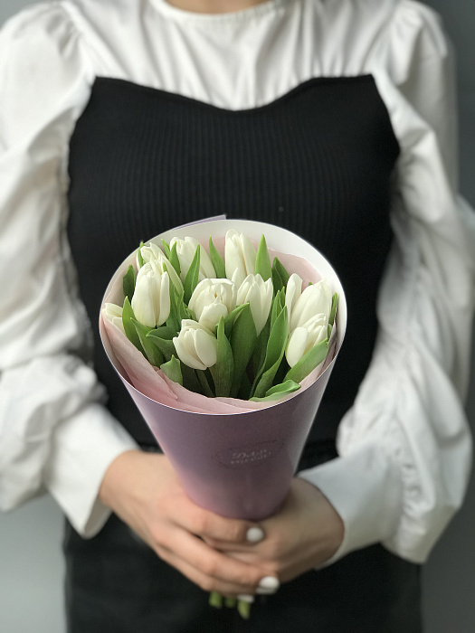 Кулёк с тюльпанами