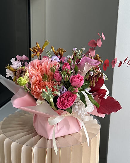 Букет: кустовая роза, каллы, гвоздика и ещё 2 вида with delivery to Astana