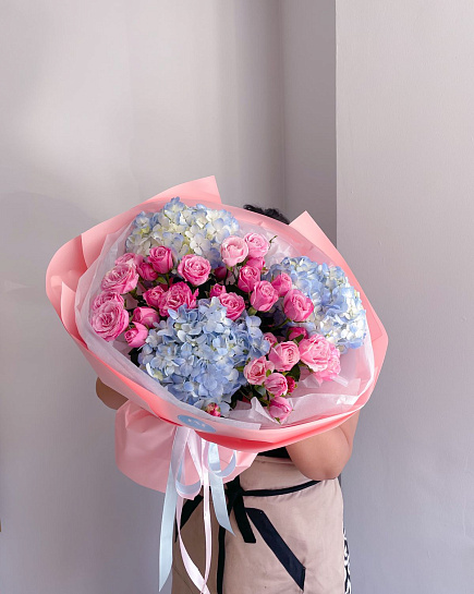 bouquet of hydrangeas and spray roses with delivery to Astana