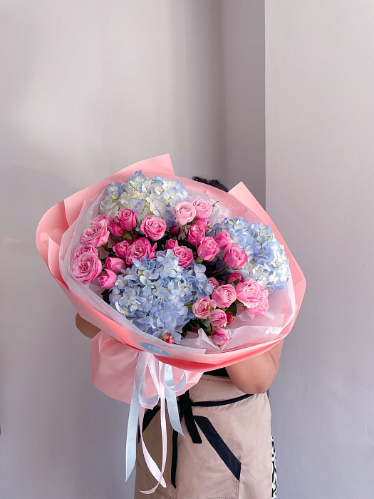 bouquet of hydrangeas and spray roses