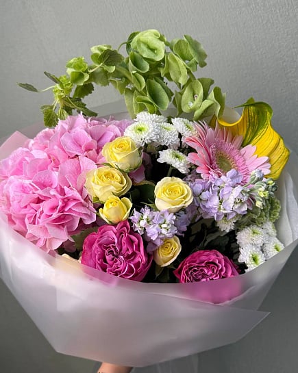 Букет из гортензии, роз и хризантем with delivery to Astana