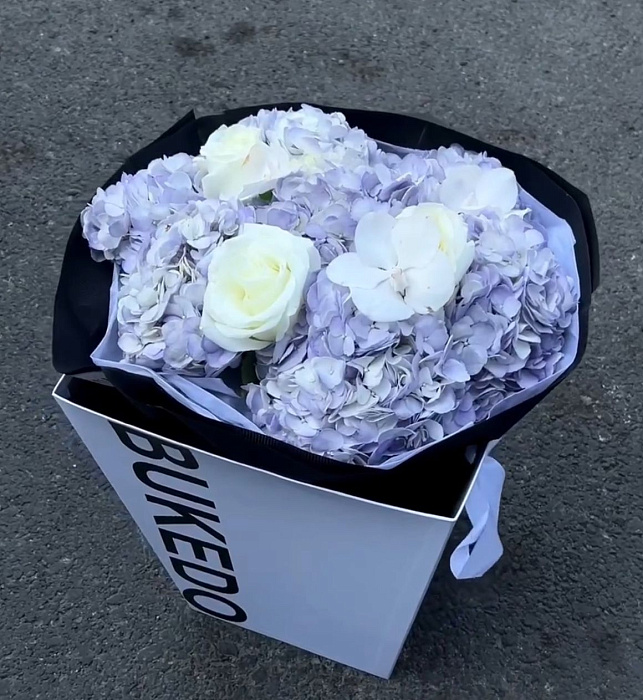 Bouquet of hydrangea and orchid