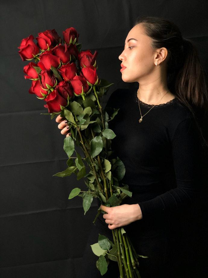 Высокие элитные красные розы