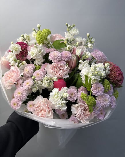 Зефирное облако из хризантем и маттиолы с доставкой по Астане