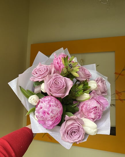 Розовое очарование с пионами и тюльпанами с доставкой по Астане