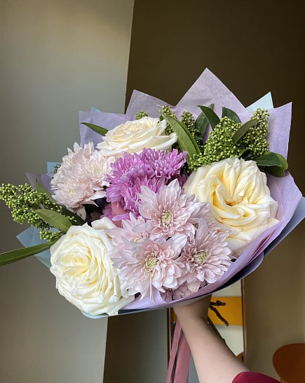 Пастельная гармония с розами и хризантемами с доставкой по Астане