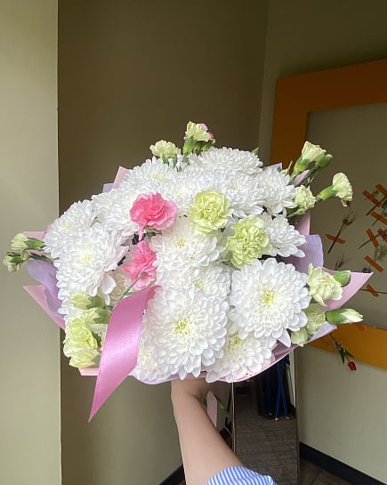 Белоснежная нежность с акцентами гвоздики с доставкой по Астане