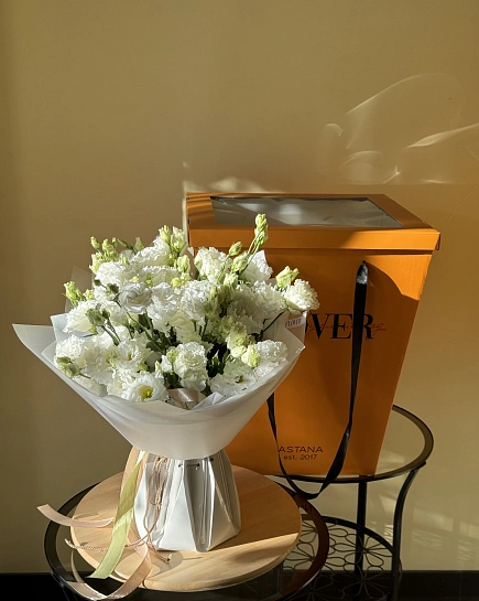 Эустома в транспортировочной коробке  с доставкой по Астане