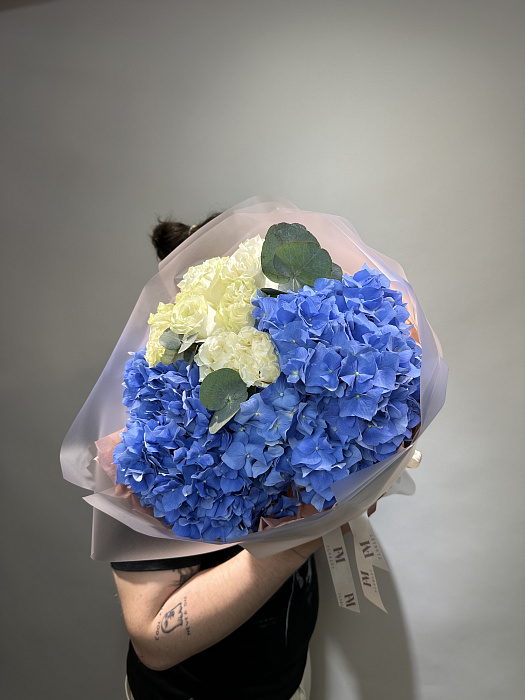 Bouquet of hydrangeas in a round design