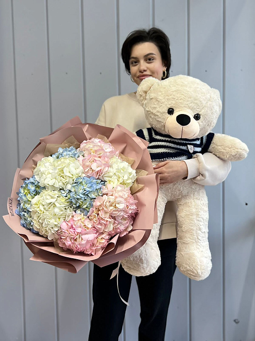 Combo of 9 mix hydrangeas and bears in a jacket