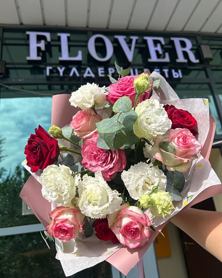 Круглый букет из роз и эустомы с доставкой по Астане