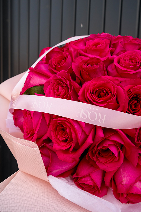 Chic bouquet of 51 Dutch pink roses