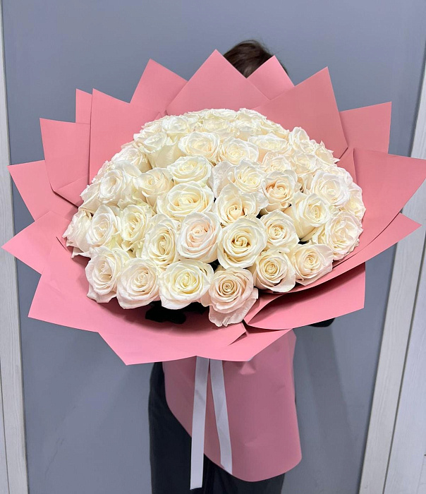 Букет из 51 белой высокой розы 