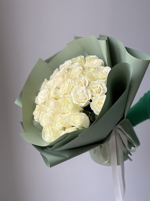 Белые розы 31шт