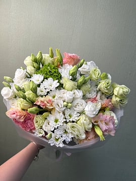 Зефирное облако из эустомы и хризантем