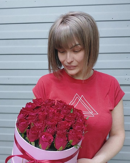 25 роз в коробке с доставкой по Алматы