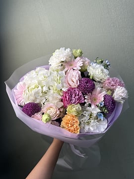 Пастельный микс с гортензией и пионовидными розами