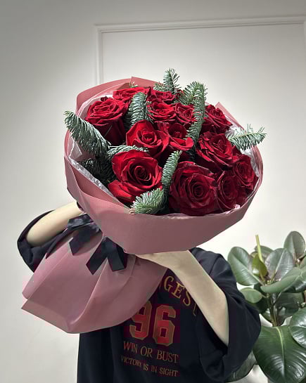 Букет из красных роз с нобилисом с доставкой по Астане