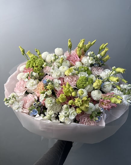 Зефирное облако из эустомы и хризантем с доставкой по Астане