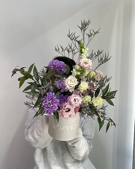 Сиреневое очарование в шляпной коробке с доставкой по Астане