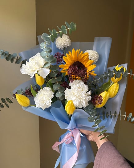 Асимметричный букет из подсолнухов, тюльпанов и гвоздик with delivery to Astana