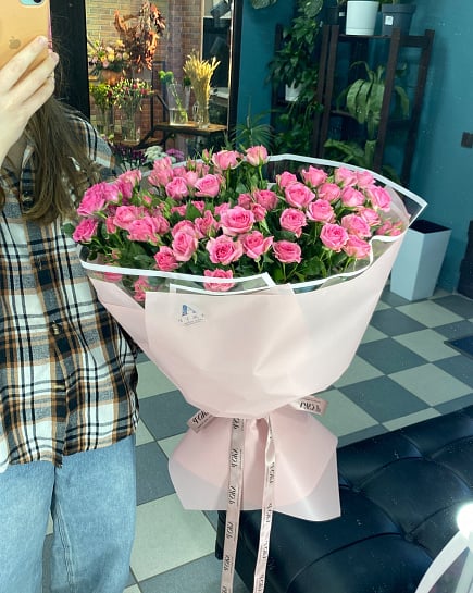 Большой розовый букет из кустовых роз with delivery to Astana