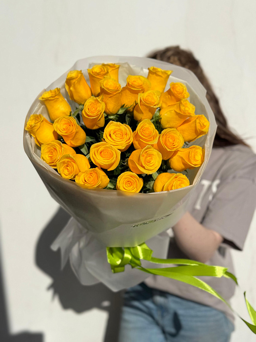 Bouquet of 25 yellow roses