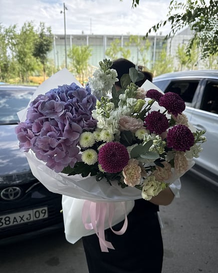 Большой круглый букет из гортензии и хризантем с доставкой по Астане