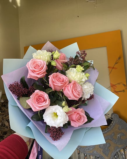 Розовый шарм с эустомой и гиперикумом с доставкой по Астане