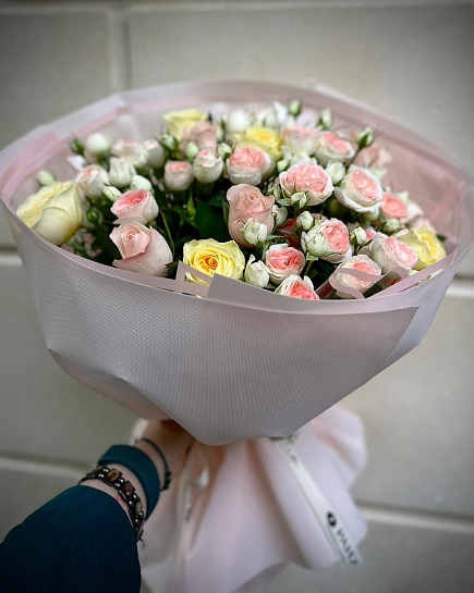 Пастельный микс из кустовых роз с доставкой по Алматы