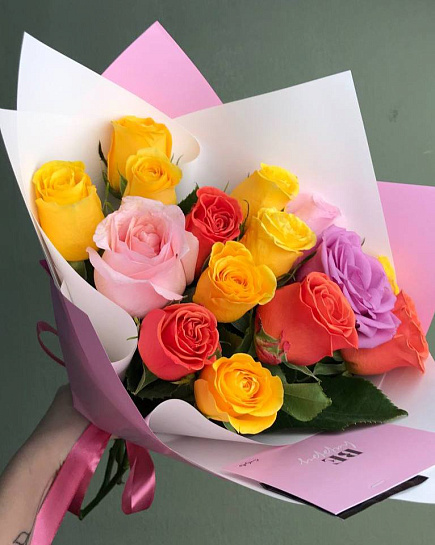 Монобукет из разноцветных роз с доставкой по Жетысае