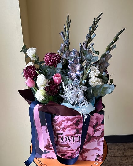 Букет из гладиолусов, хризантем и эустомы with delivery to Astana