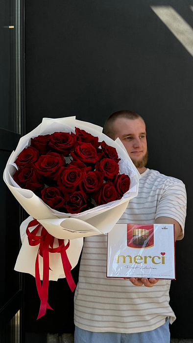 Combo of 15 red roses and merci